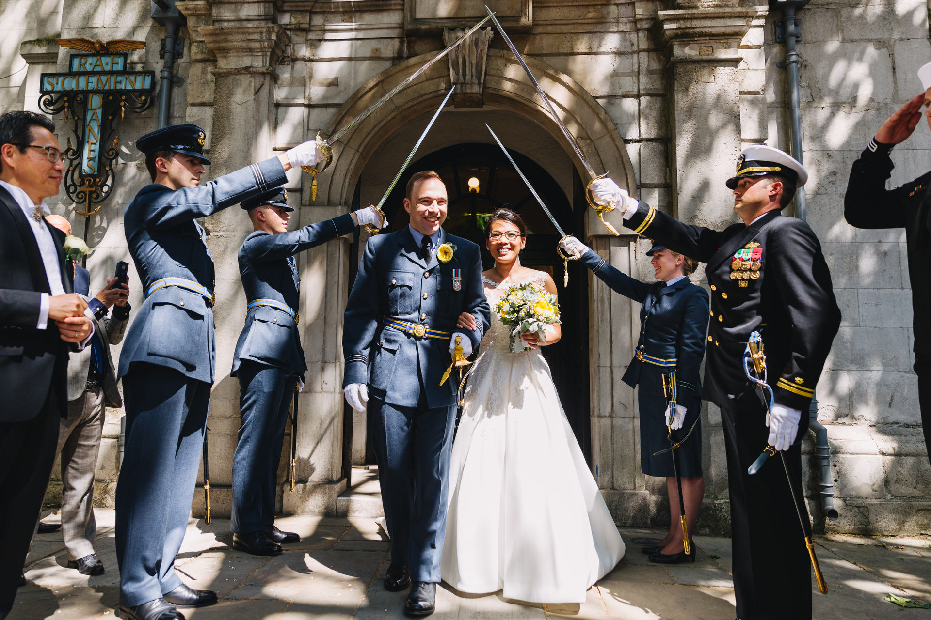 Lucy Judson Photography, St clement danes wedding photographer